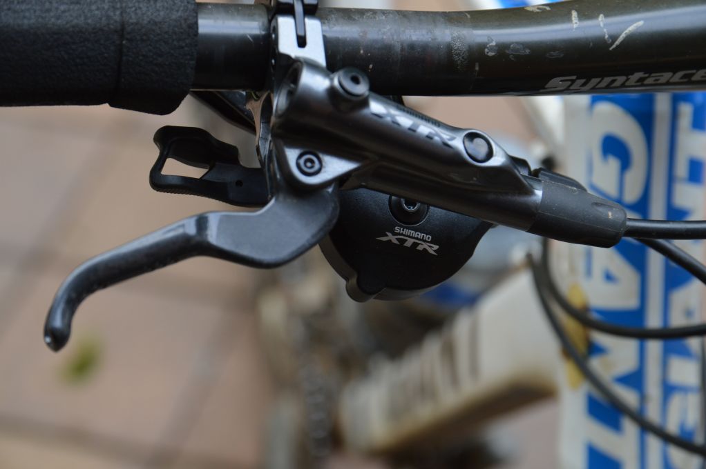 XTR M9000 iSpec II shifter pods with M9000 brake lever