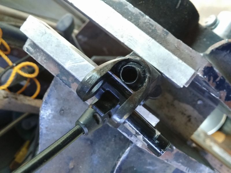 Magura MT master cylinder piston removal