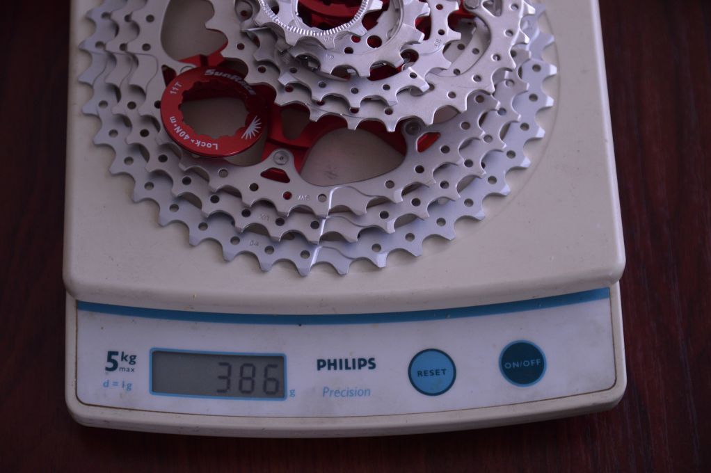 Sunrace CMX3 11-40t cassette on scale weighs 386g