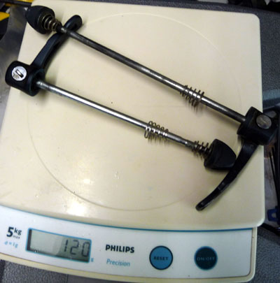 XTR M975 skewer on the scales at 120g